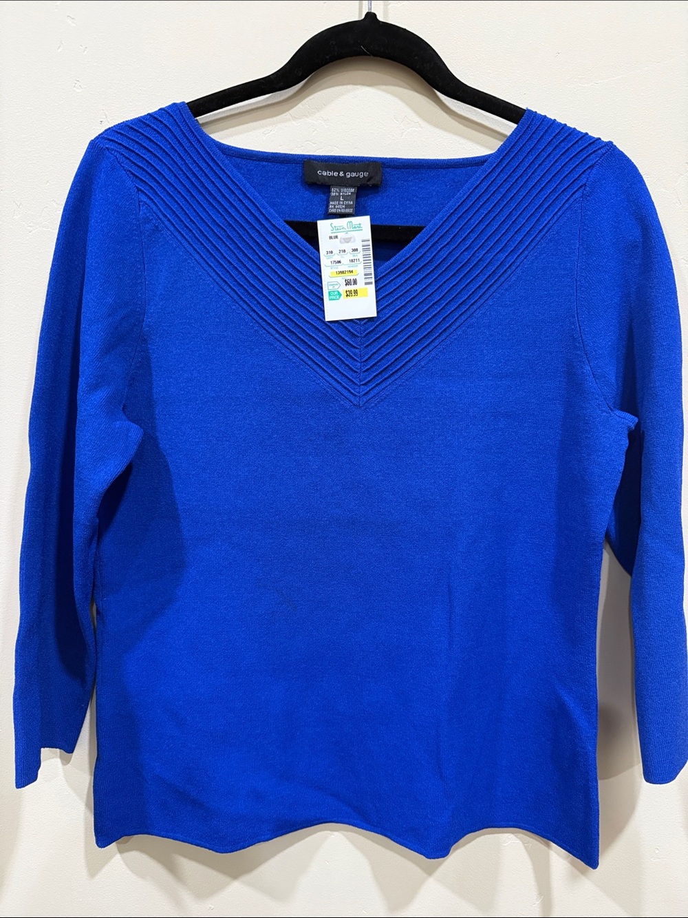 Cable & Gauge Bright Royal Blue V-Neck Pullover Sweater